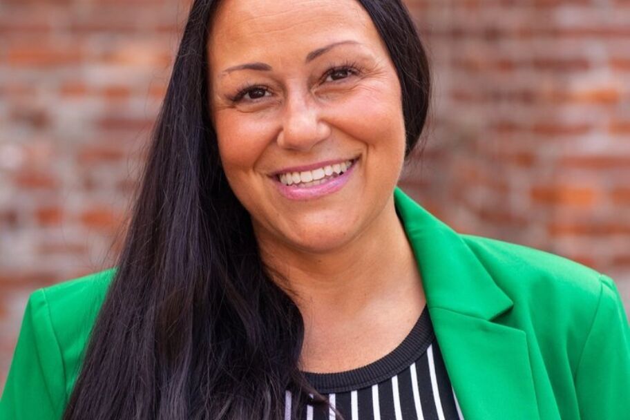 Jess Waters Headshot